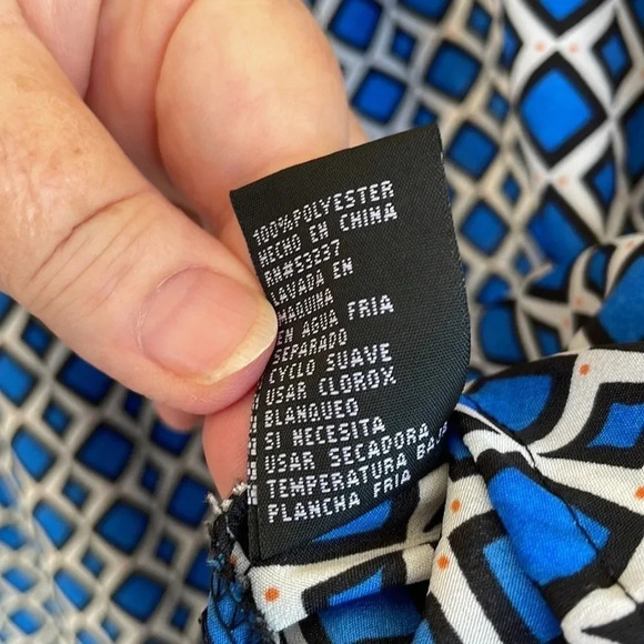 Unique Spectrum Blue Geometric Zipper Sleeveless Blouse - Picture 5 of 10